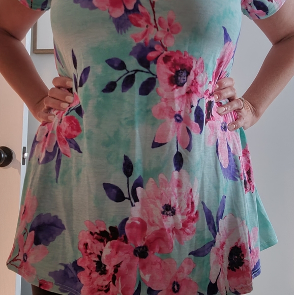 Floral top - Picture 2 of 3